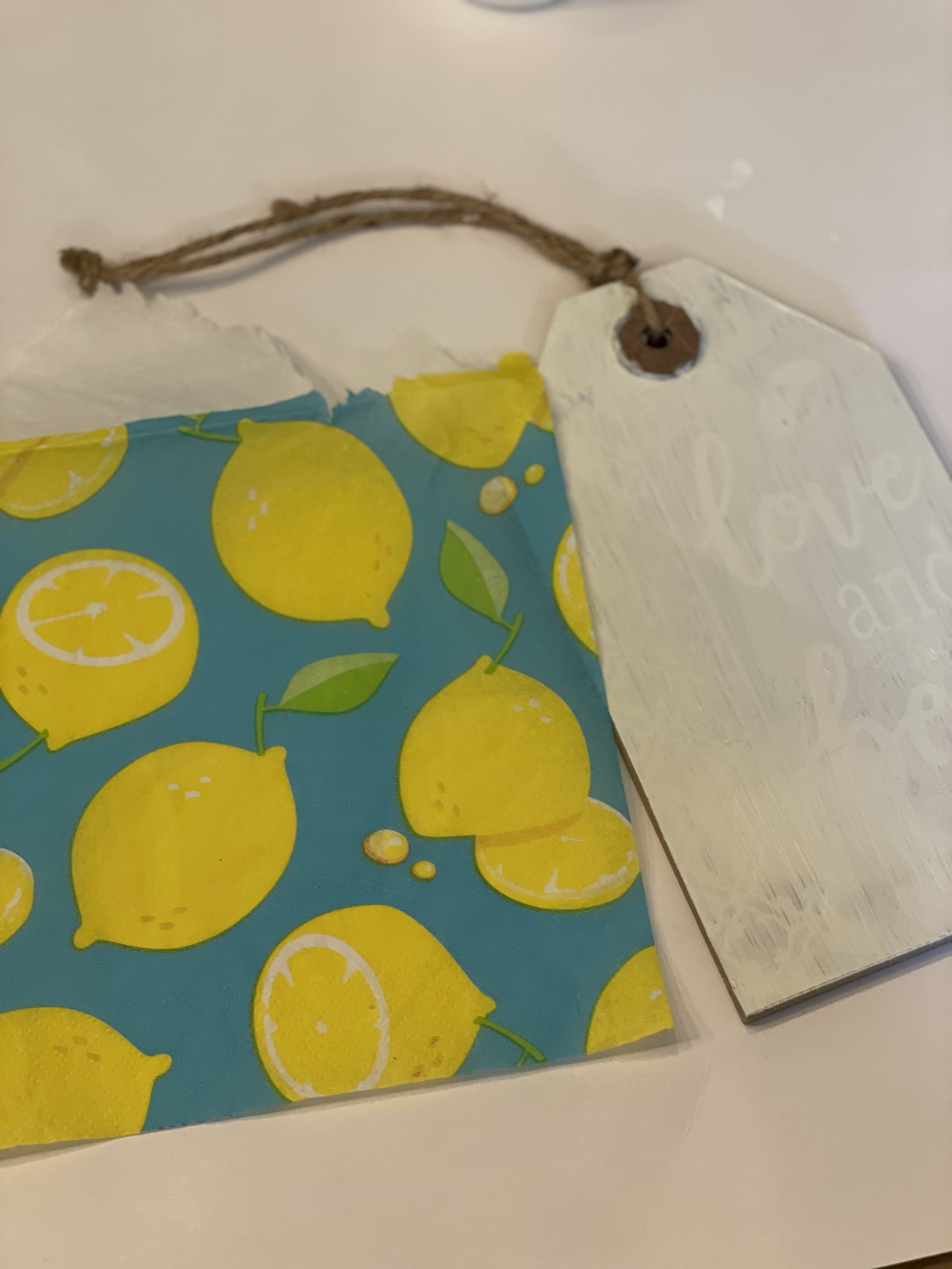 lemon napkins used for sign