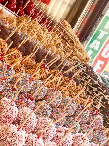 3 day trip travel guide to new york city - candy apples