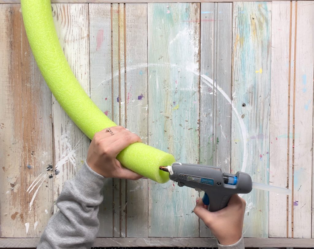 how to make a wreath from a pool noodle