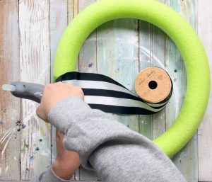 how to make a wreath from a pool noodle