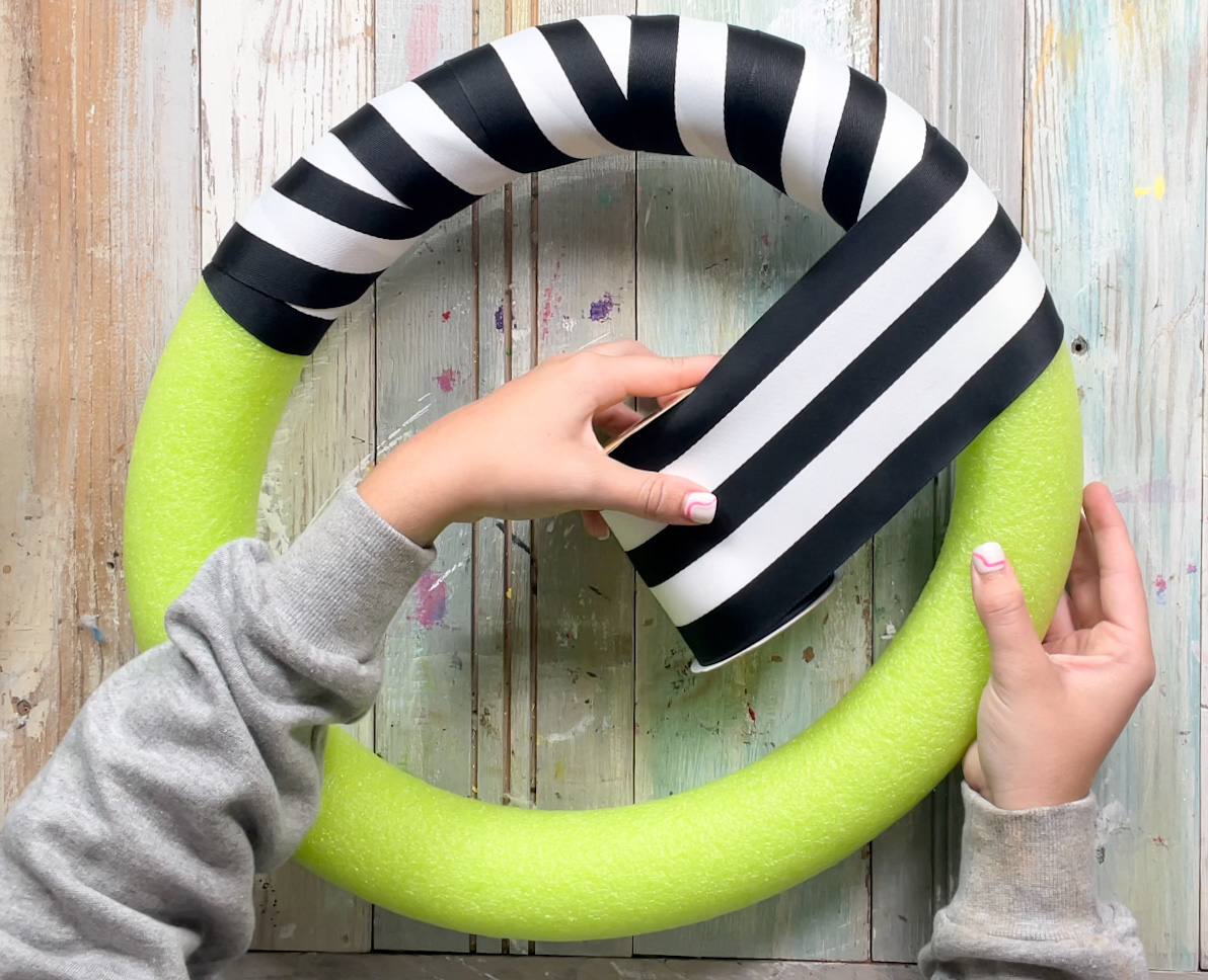 dollar tree pool noodle wreath - Re-Fabbed