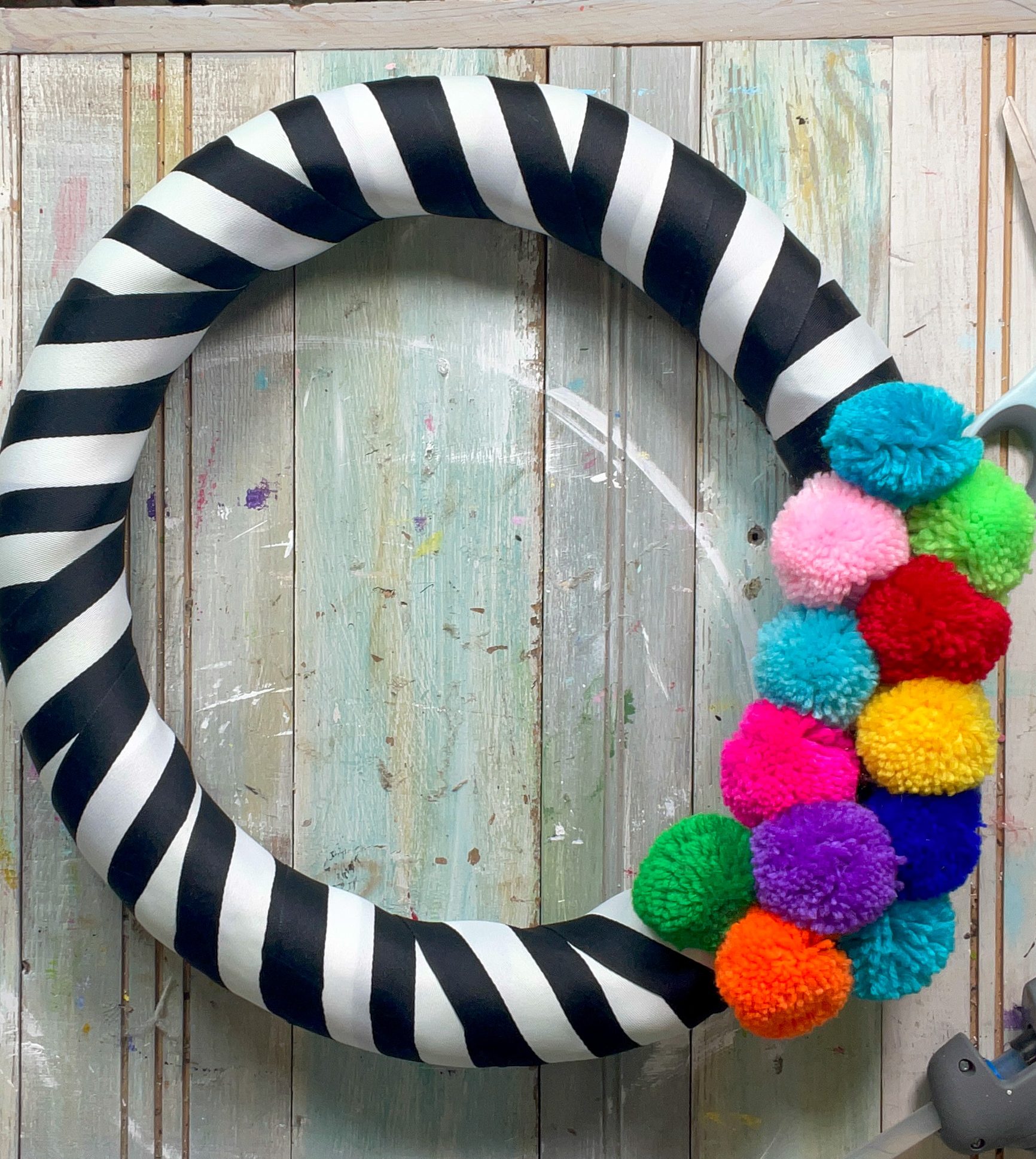 how to make a wreath from a pool noodle