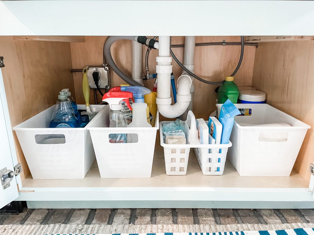 how to organize under the sink using items from the dollar tree