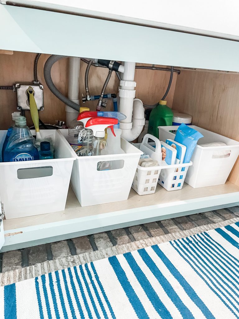 how to organize under the sink using items from the dollar tree