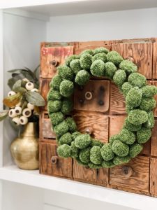 finished look of the moss ball wreath