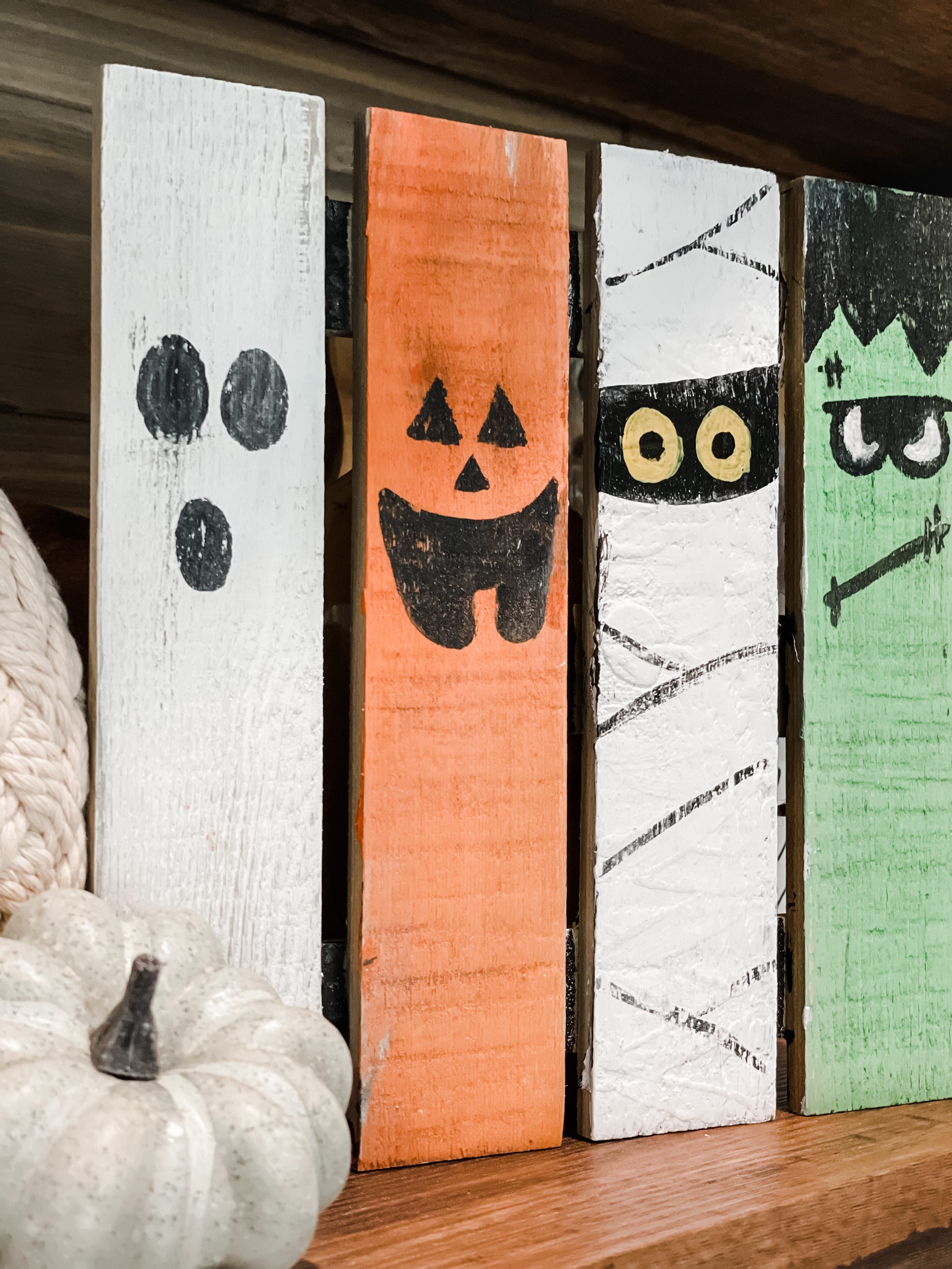cheap diy Halloween sign Re Fabbed