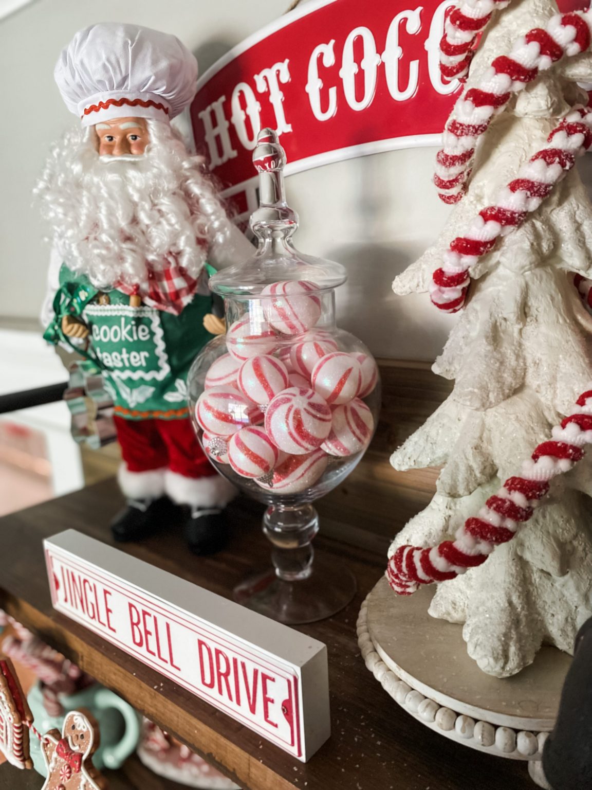 gingerbread theme hot cocoa bar - Re-Fabbed