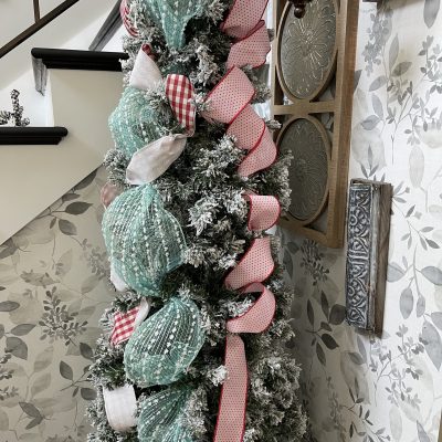 how to add ribbon to a Christmas tree