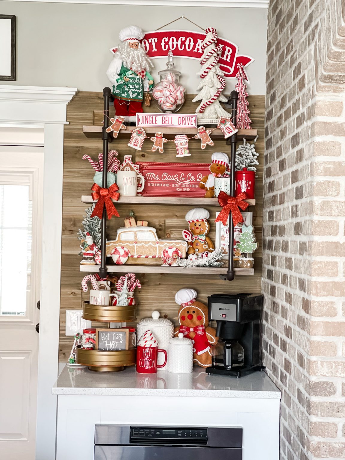 A gingerbread Christmas kitchen ReFabbed