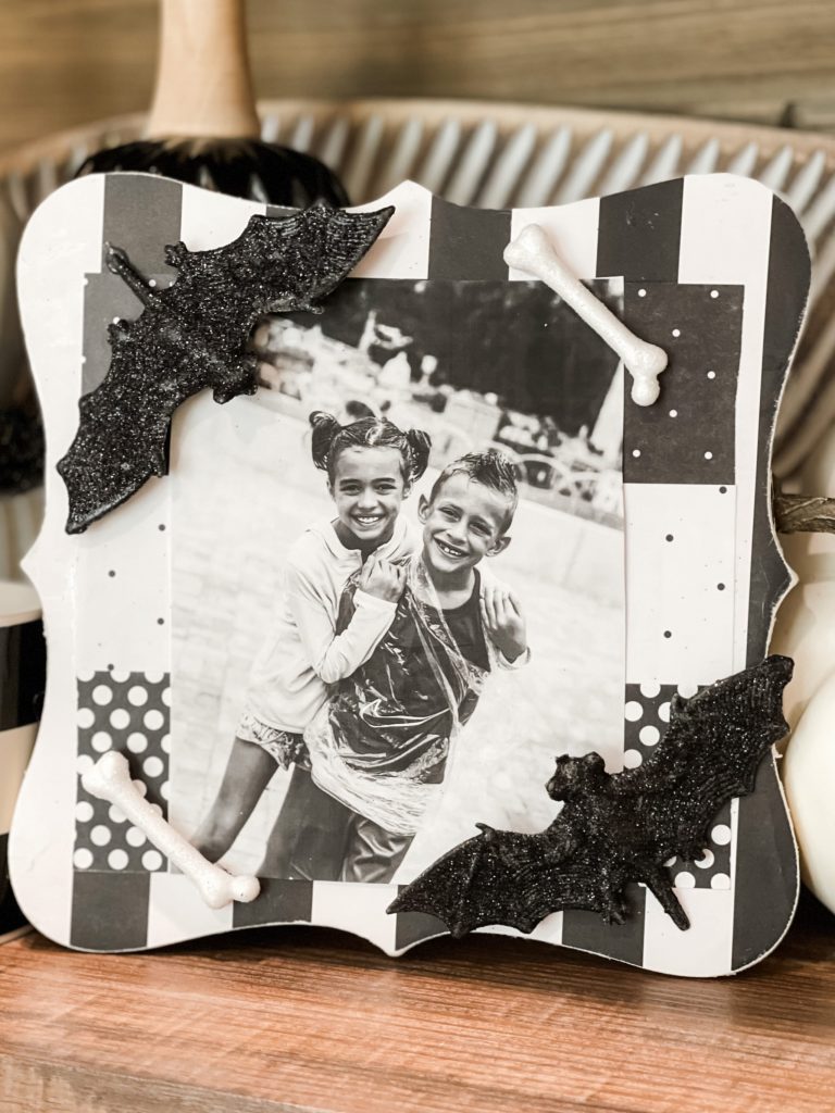 DIY Halloween photo frame