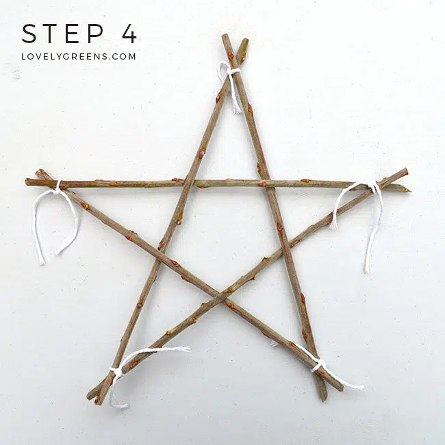 start made out of twigs | DIY Twig star 