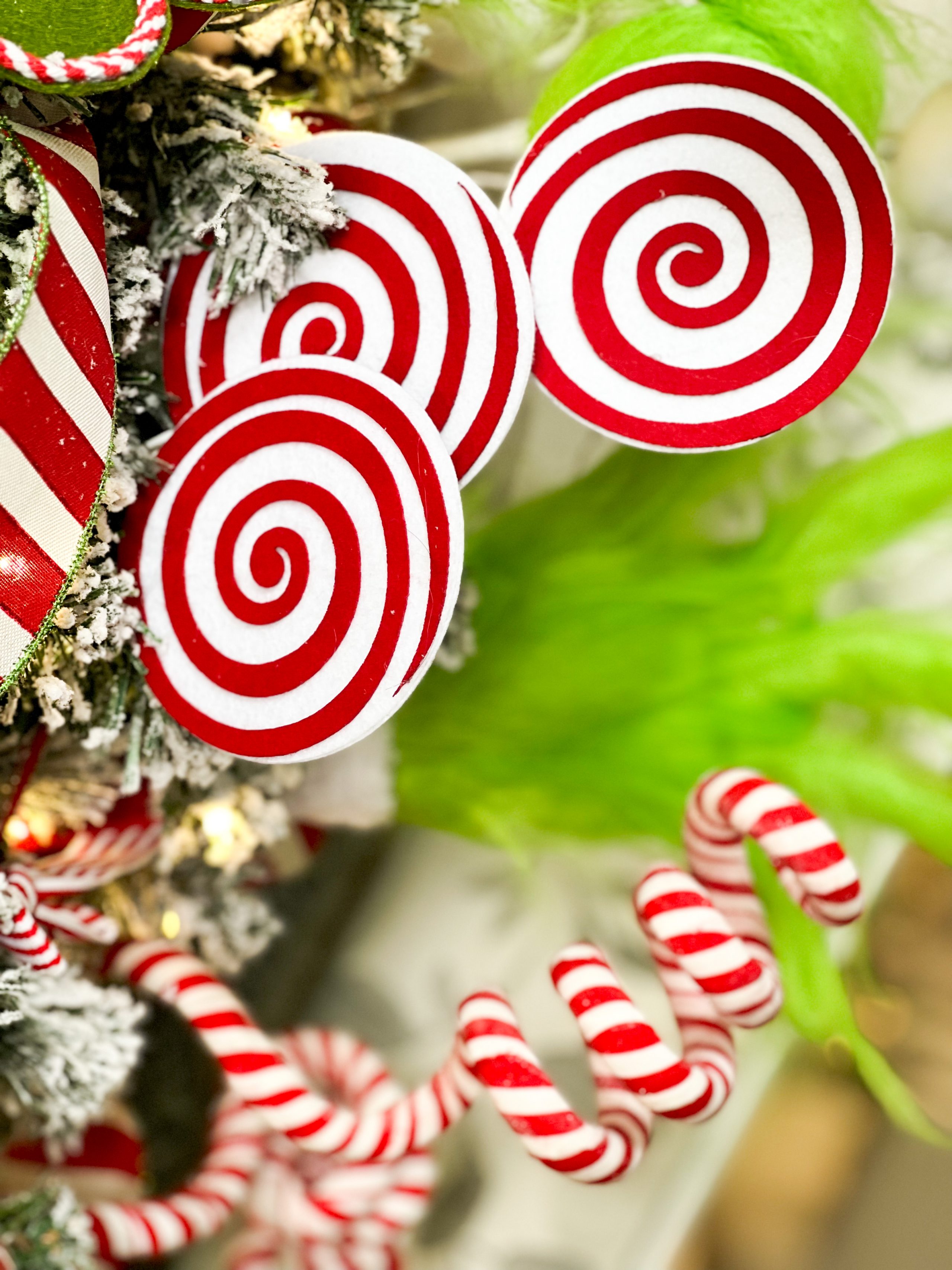 grinch inspired christmas tree - Re-Fabbed