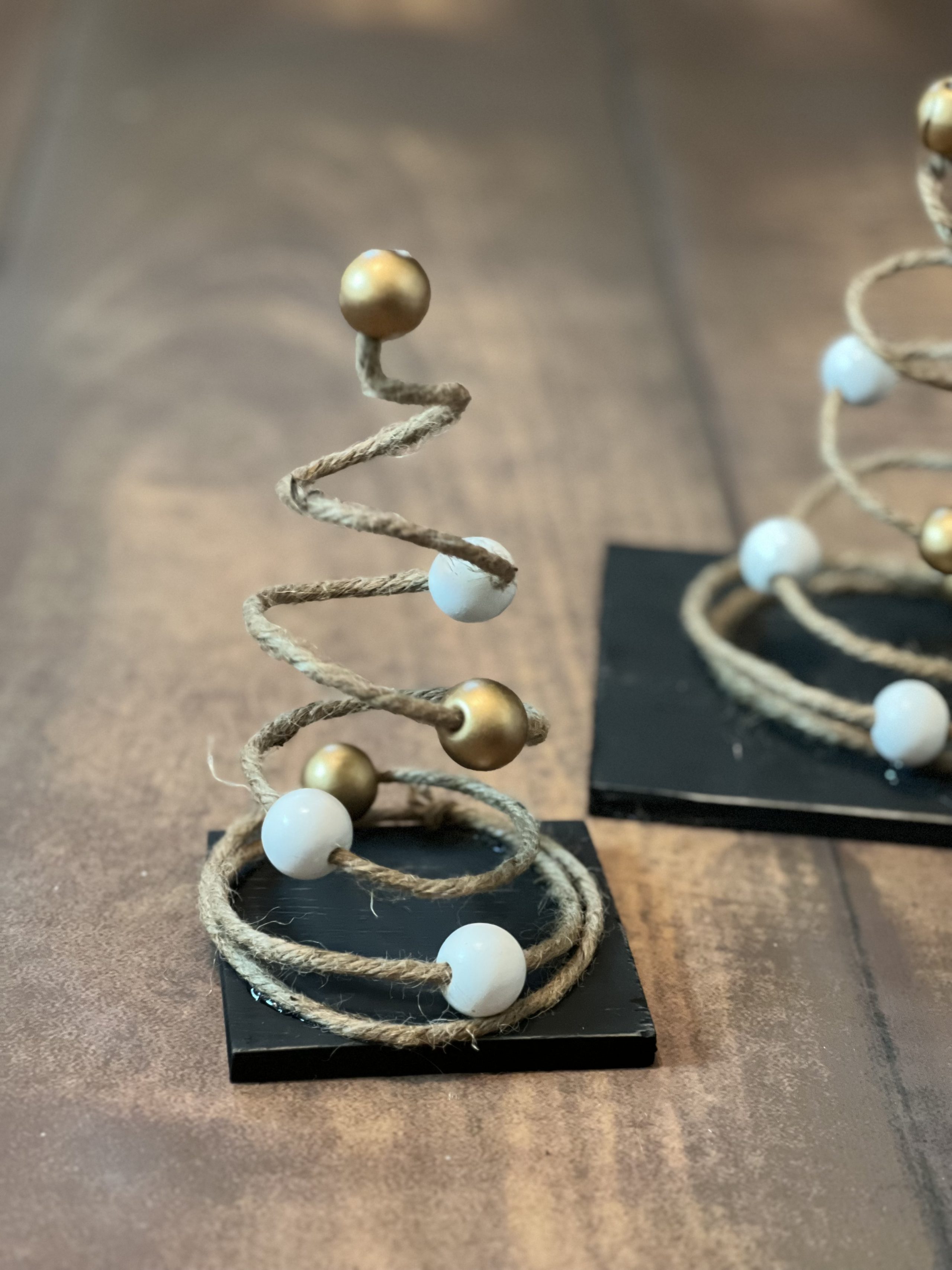 How to Make a Wire Christmas Tree