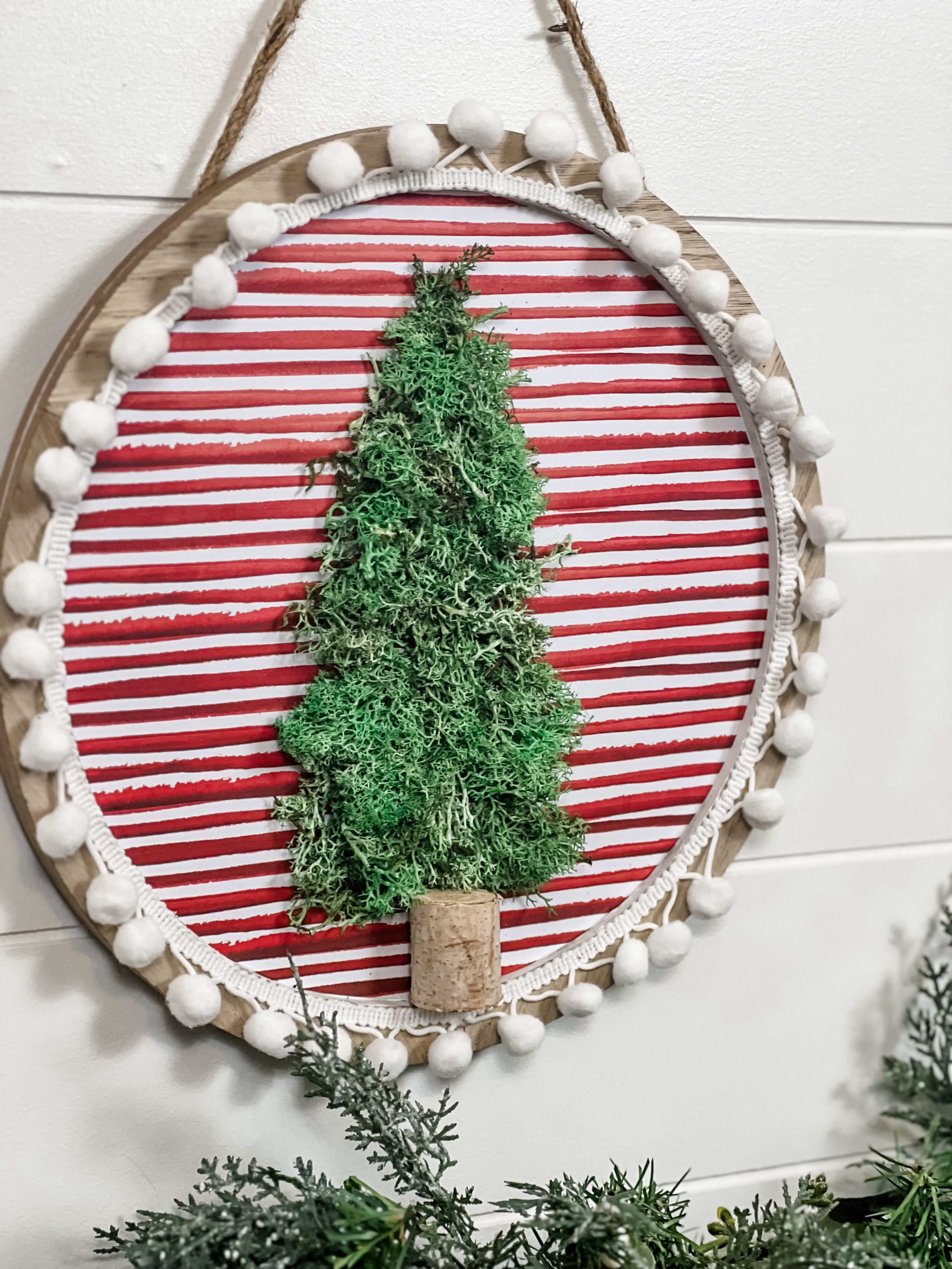 how to make diy moss christmas tree - Re-Fabbed