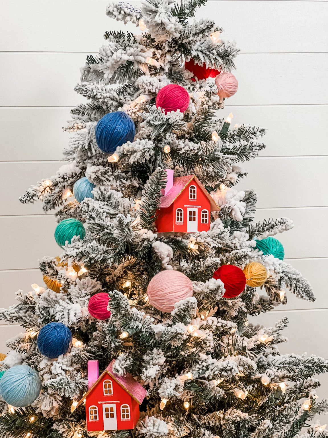 how to make christmas garland with yarn ReFabbed