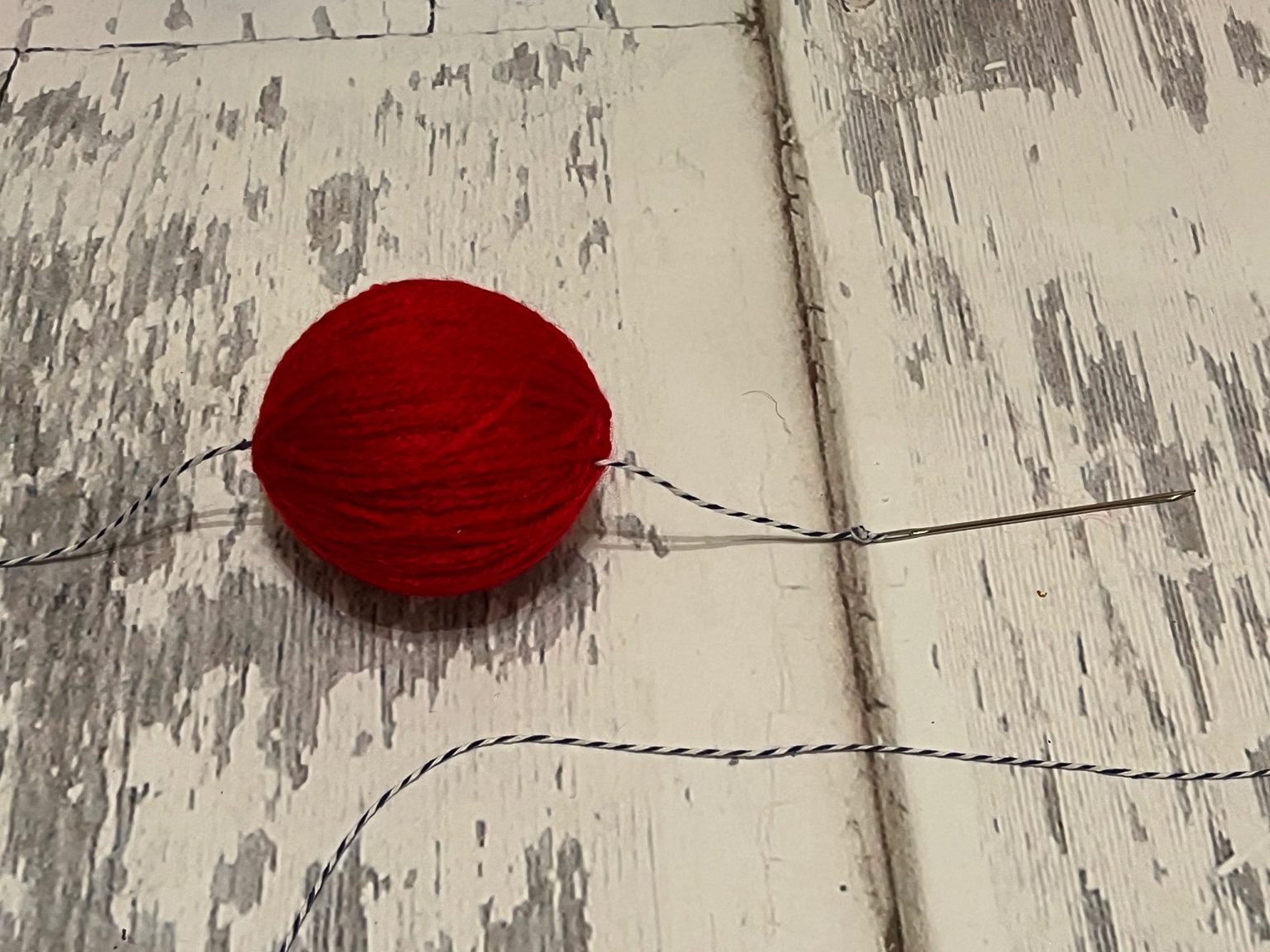 how to make christmas garland with yarn ReFabbed