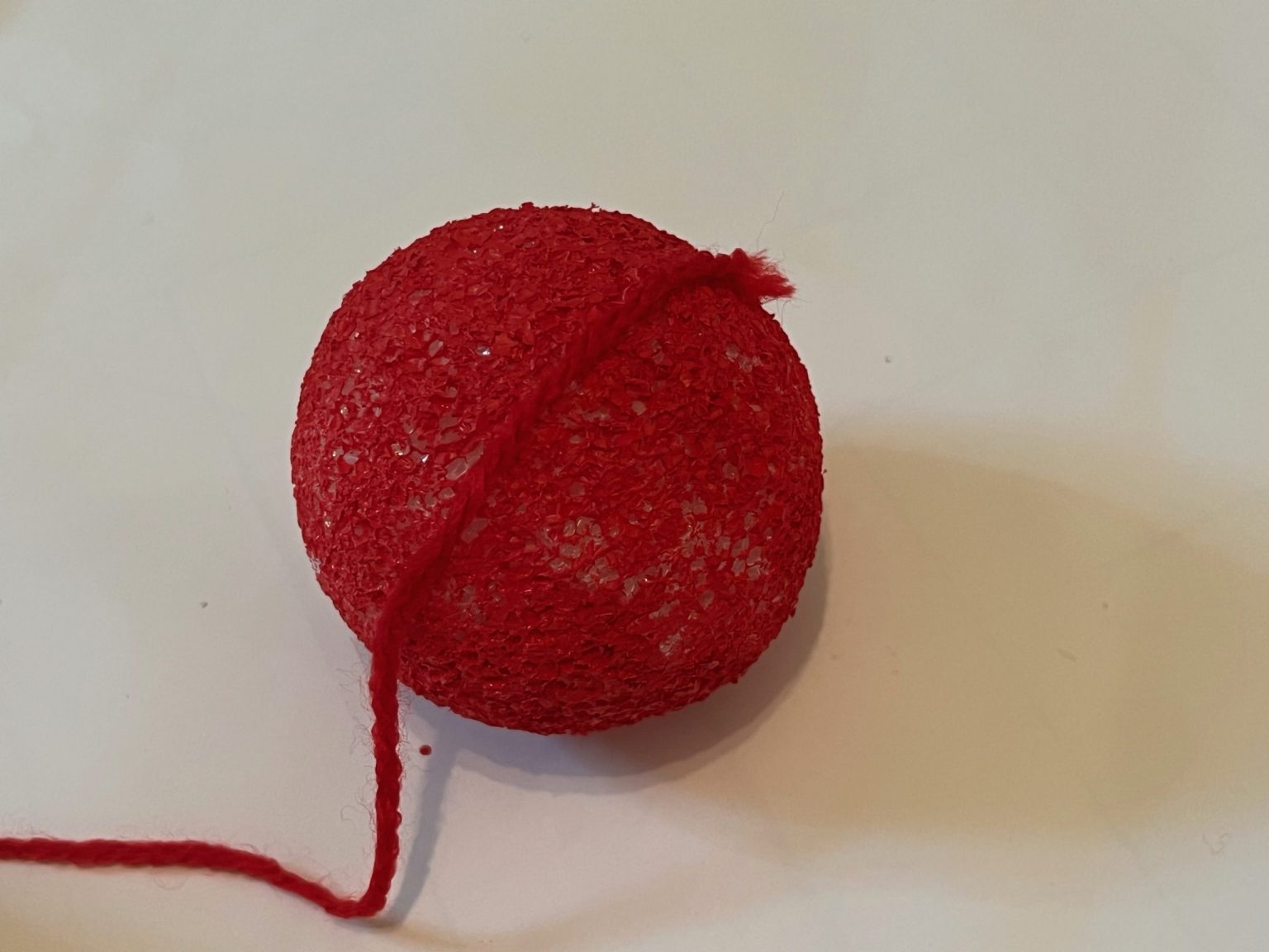 how to make christmas garland with yarn ReFabbed