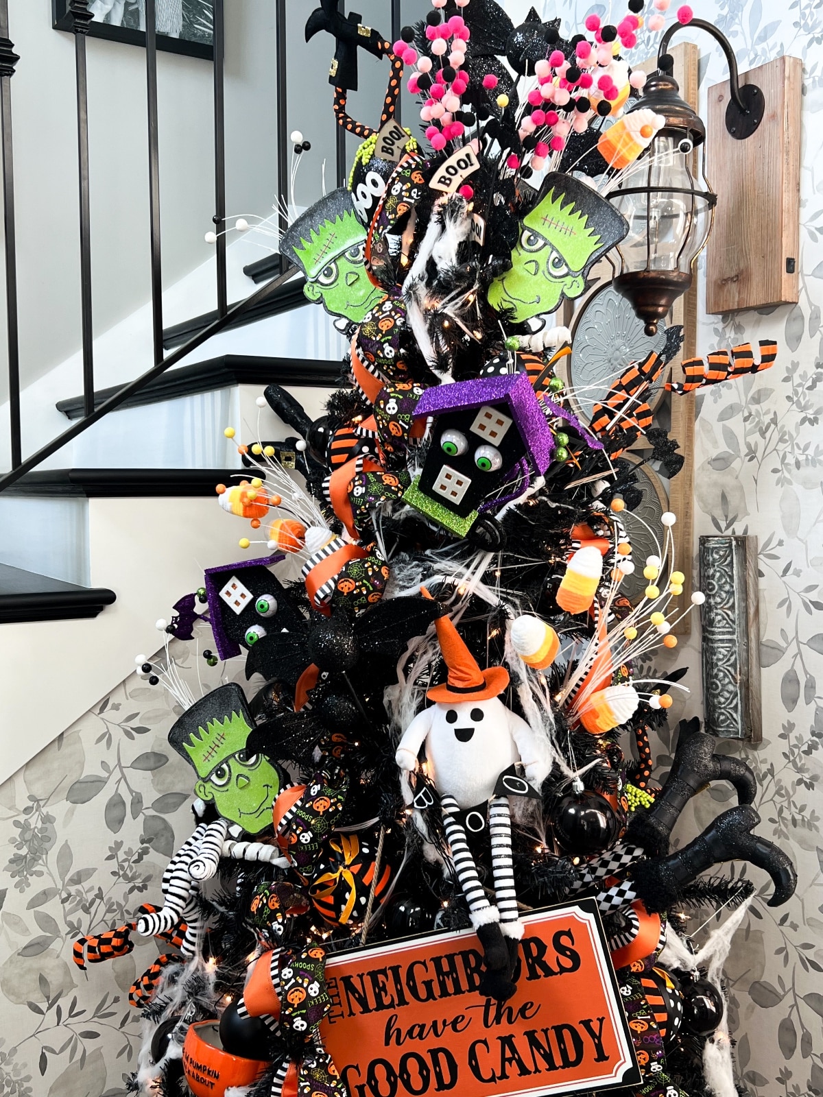 how to decorate a tree for halloween - Re-Fabbed