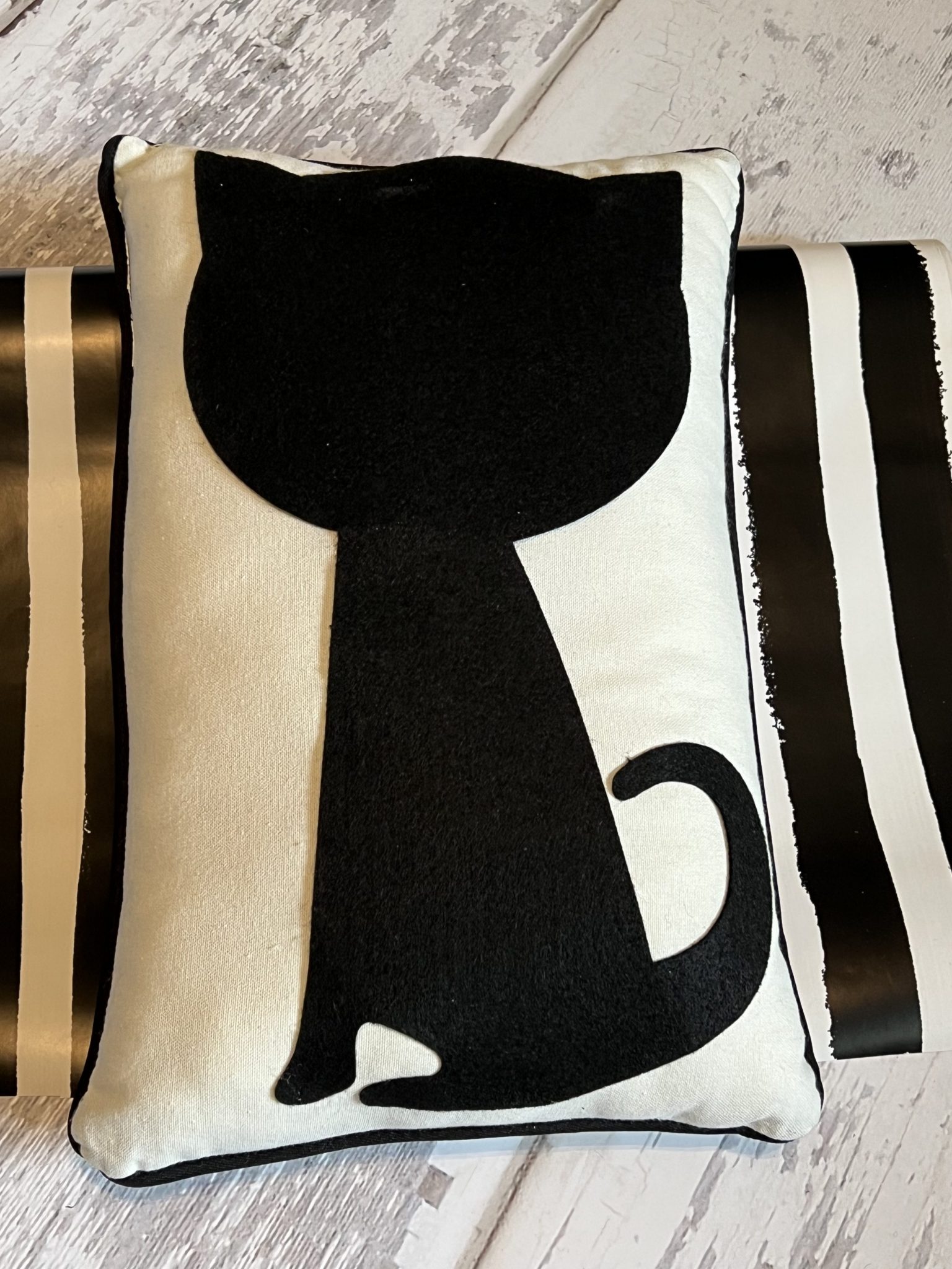 how to make a diy halloween cat pillow ReFabbed