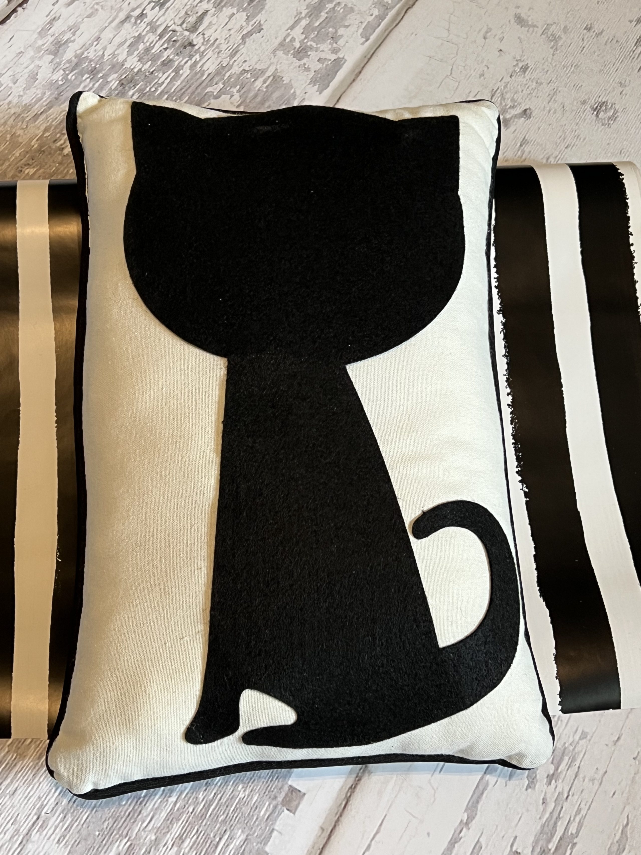 how to make a diy halloween cat pillow ReFabbed