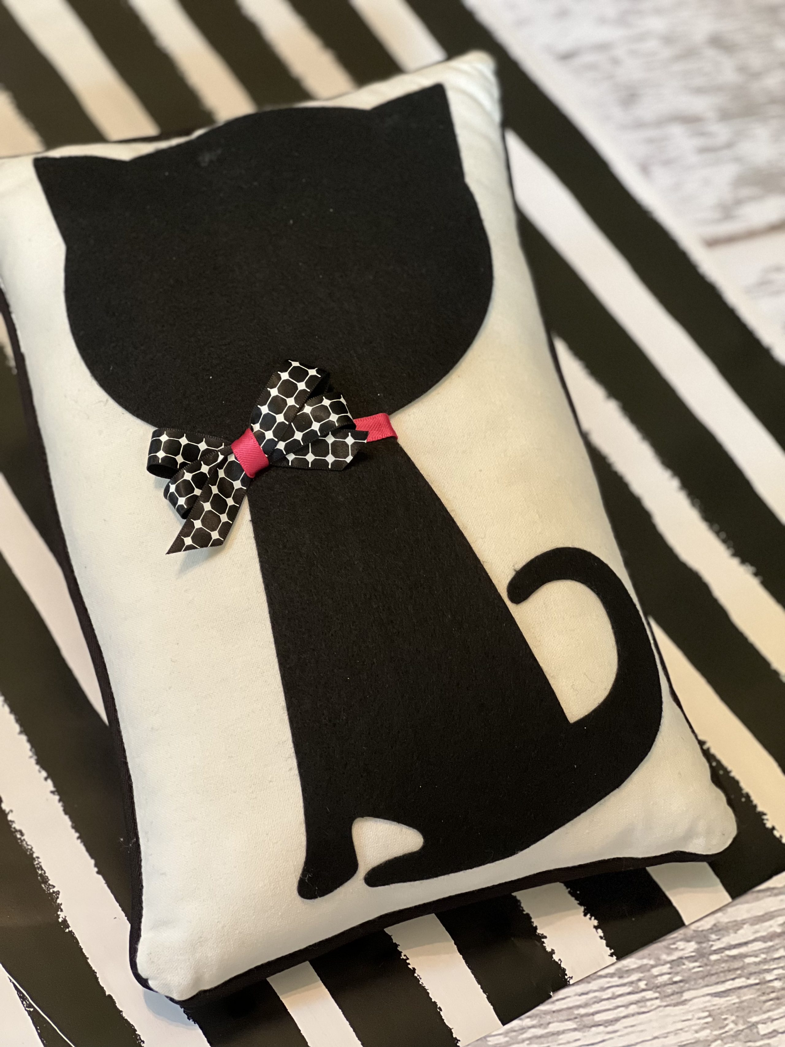 how to make a diy halloween cat pillow ReFabbed