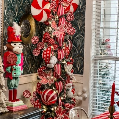 red and white christmas theme inspiration in the dining room