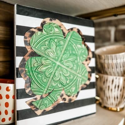 how to make a clover sign using sticky tiles